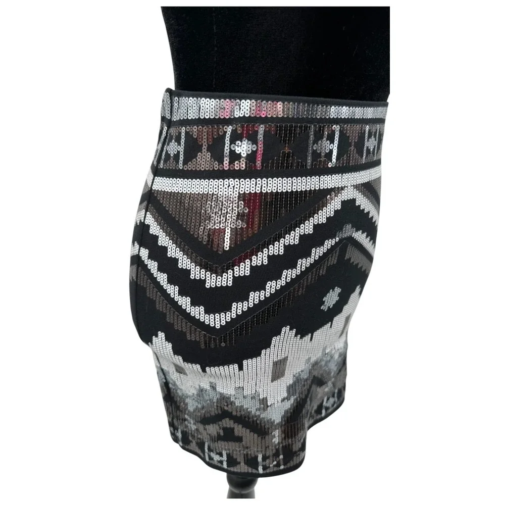 Express Womens Allover Sequin Aztec Print Mini Skirt Size XS Black White Stretch
